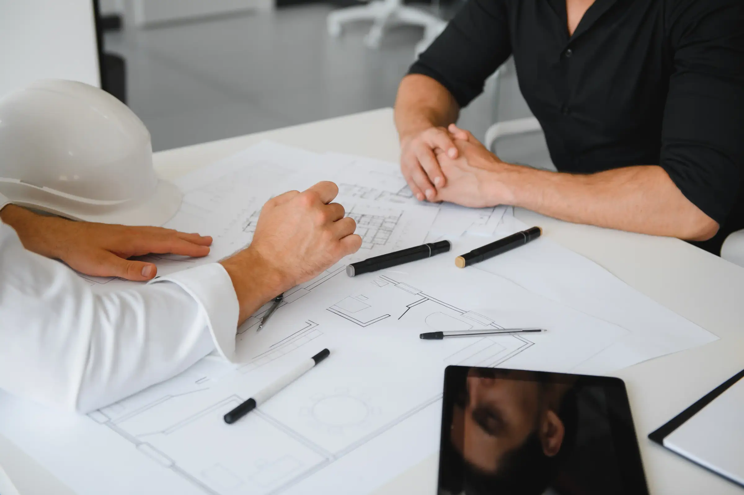 Análisis de planos para una inversión inmobiliaria.